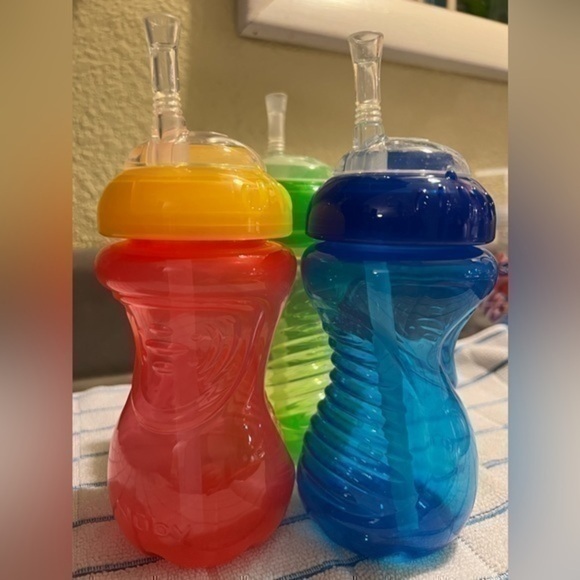 3 Nuby straw cups - Picture 1 of 8